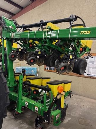 Image of John Deere 1725 Primary image