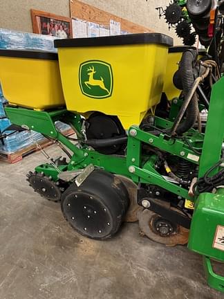 Image of John Deere 1725 equipment image 3