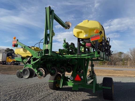Image of John Deere 1745 equipment image 3