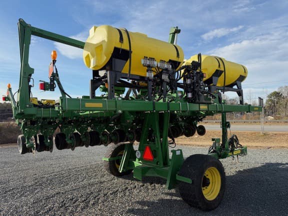 Image of John Deere 1745 equipment image 4