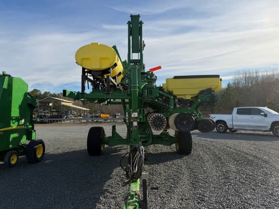 Image of John Deere 1745 equipment image 2