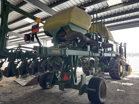 Image of John Deere 1745 equipment image 2