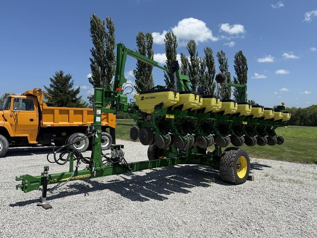 Image of John Deere 1745 Primary image