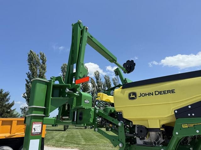 Image of John Deere 1745 equipment image 3