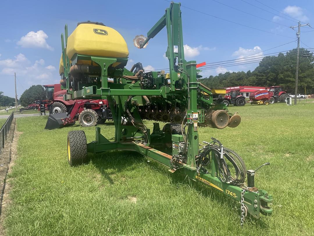 Image of John Deere 1745 Image 1