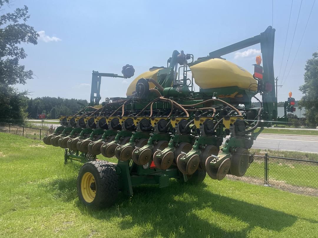 Image of John Deere 1745 Image 0