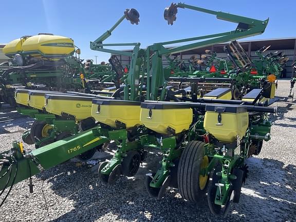 Image of John Deere 1765 equipment image 2