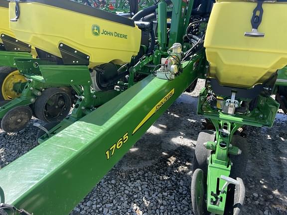 Image of John Deere 1765 equipment image 4