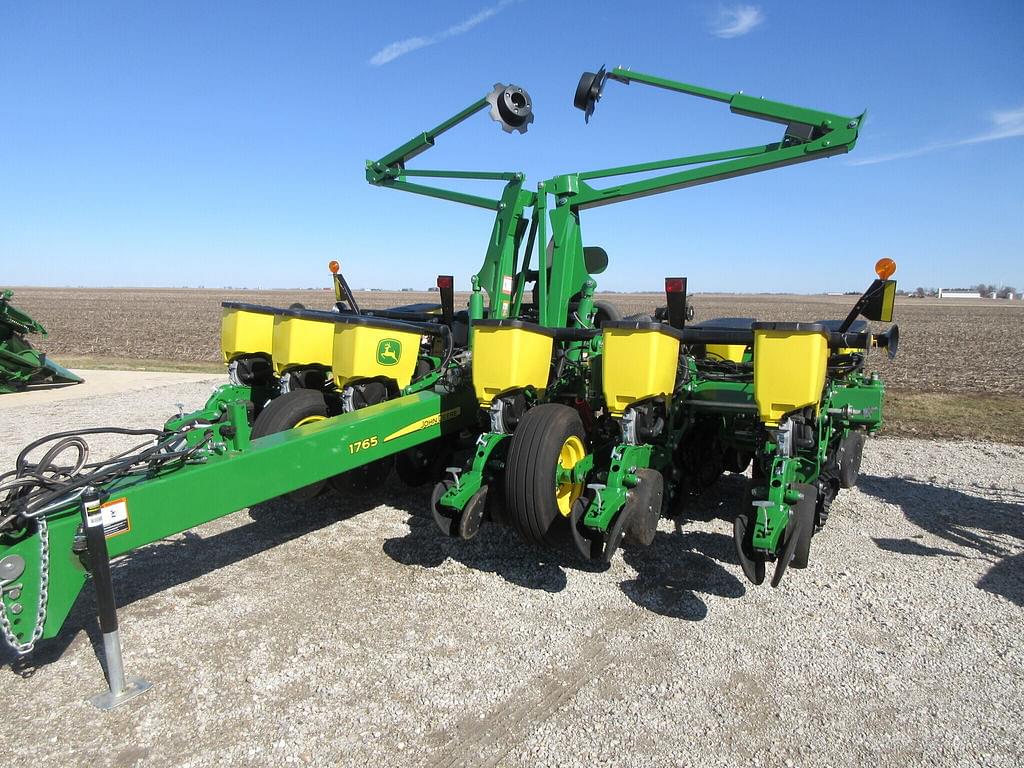 Image of John Deere 1765 Primary image