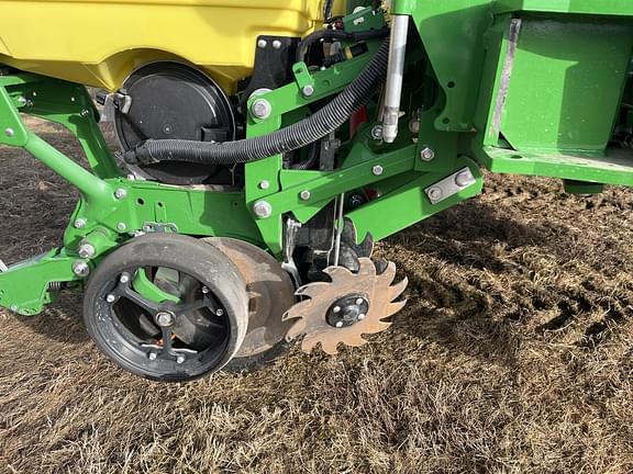 Image of John Deere 1765 equipment image 3