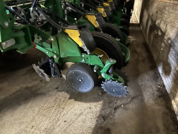 Image of John Deere 1770 equipment image 4