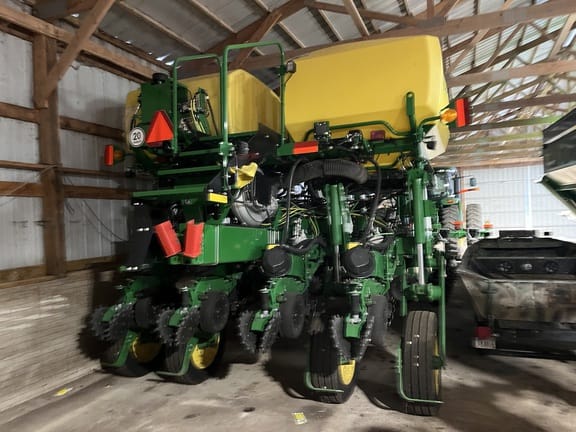 2022 John Deere 1770 Equipment Image0