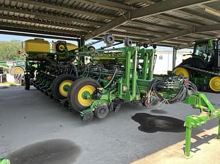 2022 John Deere 1775 Equipment Image0