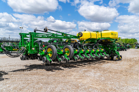2022 John Deere 1775 Equipment Image0