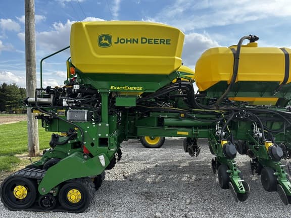 Image of John Deere 1775 equipment image 1