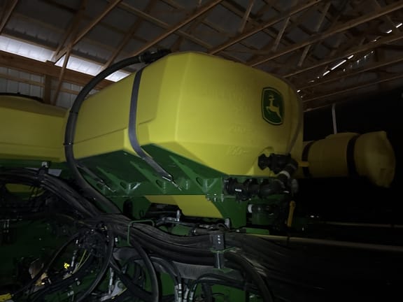2022 John Deere 1775 Equipment Image0