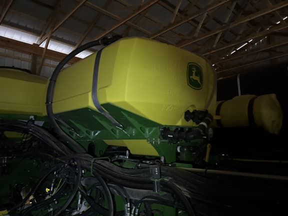 Image of John Deere 1775 Primary image