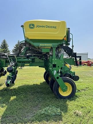 Image of John Deere 1775 equipment image 2