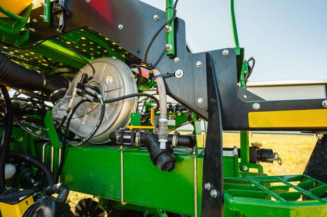 Image of John Deere 1775 equipment image 1