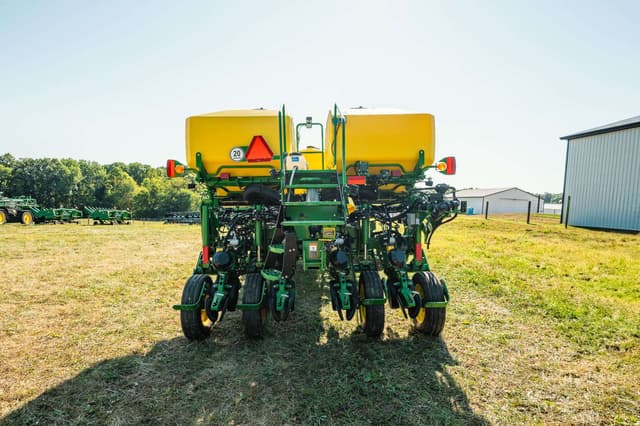 Image of John Deere 1775 equipment image 3