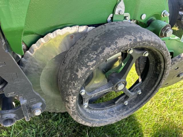 Image of John Deere 1775 equipment image 3