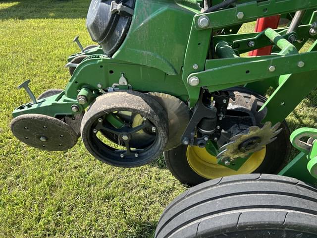Image of John Deere 1775 equipment image 2