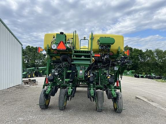 Image of John Deere 1775 equipment image 3