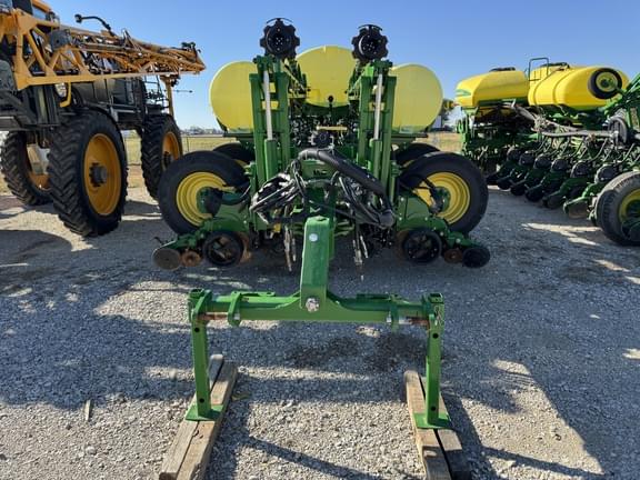 Image of John Deere 1775 equipment image 1