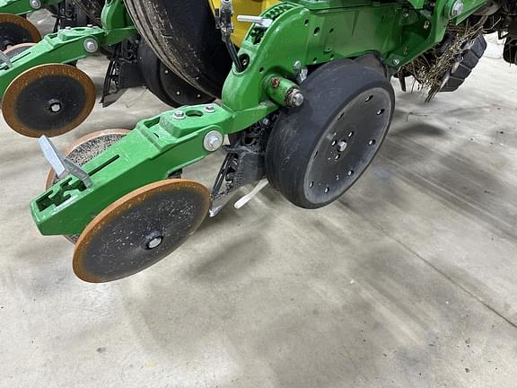 Image of John Deere 1775 equipment image 3