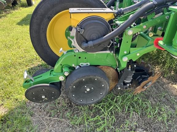 Image of John Deere 1775 equipment image 2