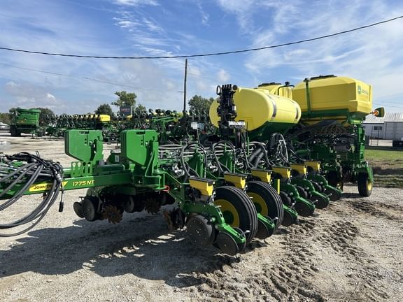2022 John Deere 1775 Equipment Image0