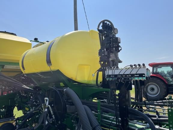 Image of John Deere 1775 equipment image 3
