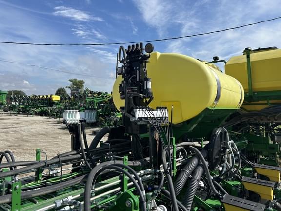 Image of John Deere 1775 equipment image 2