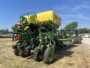 Main image John Deere 1775 6