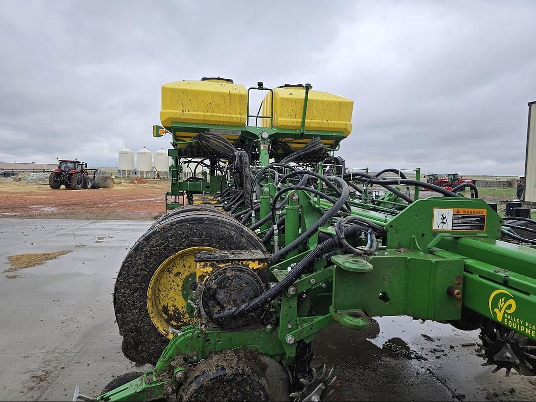 Image of John Deere 1775 Primary image