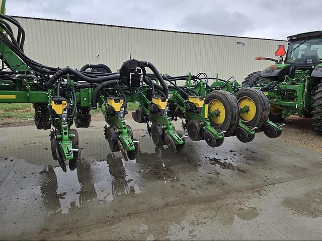 Image of John Deere 1775 equipment image 2