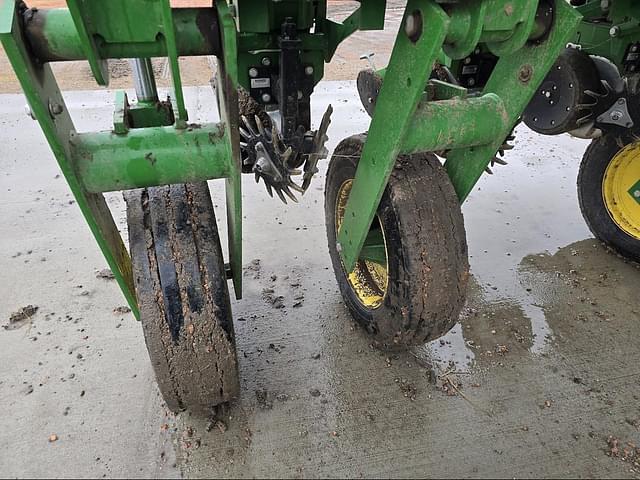 Image of John Deere 1775 equipment image 4