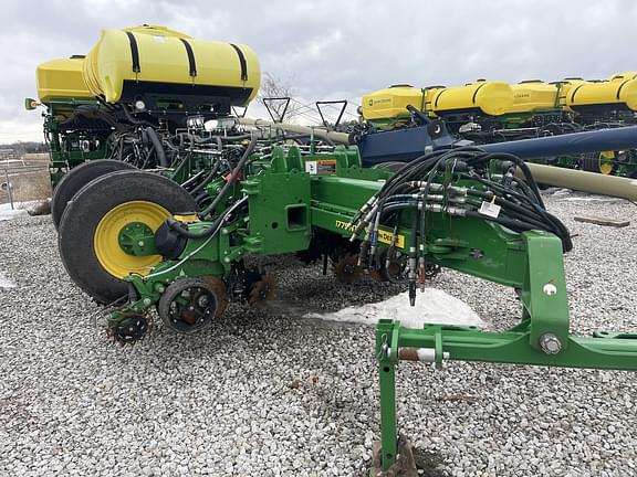 Image of John Deere 1775 equipment image 1