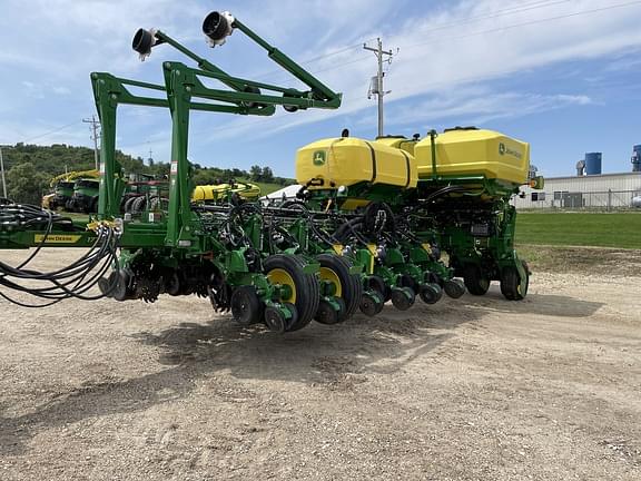 Image of John Deere 1775 equipment image 1