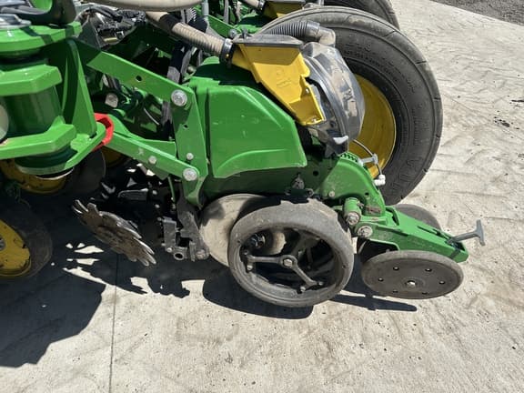 Image of John Deere 1775 equipment image 4