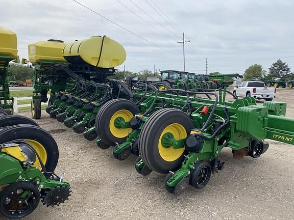 Image of John Deere 1775 equipment image 4