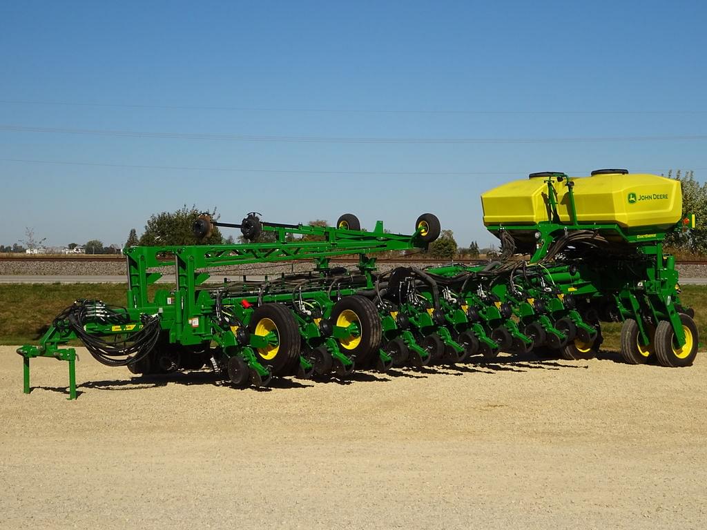 Image of John Deere 1775 Primary image