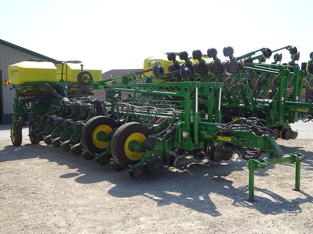 Image of John Deere 1775 equipment image 1