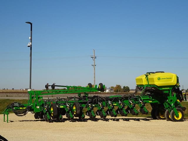 Image of John Deere 1775 equipment image 1