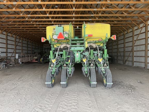 Image of John Deere 1775 equipment image 4