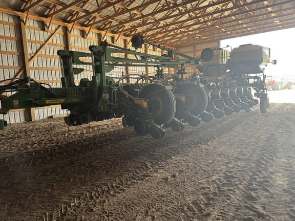 2022 John Deere 1775 Equipment Image0