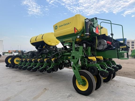 Image of John Deere 1775 equipment image 4