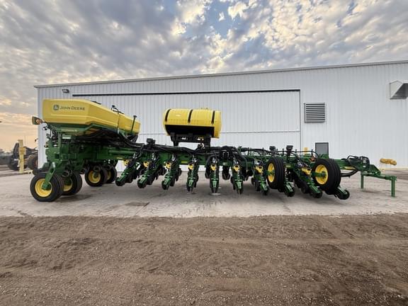 Image of John Deere 1775 Primary image