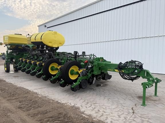 Image of John Deere 1775 equipment image 2