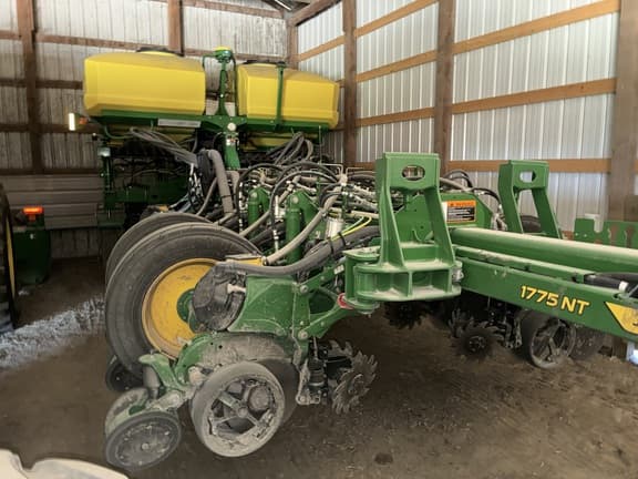 Image of John Deere 1775 equipment image 1